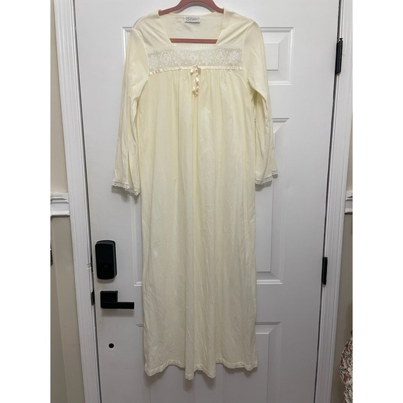 Night Flowers Other - VTG Night Flowers New York Cream Nightgown Size M Prairie Regency Romance